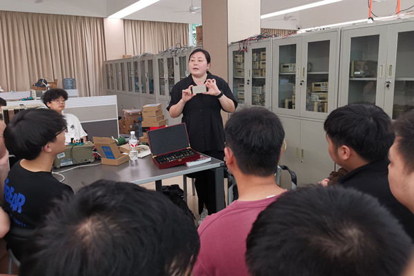 插图4.jpg 插图4.jpg